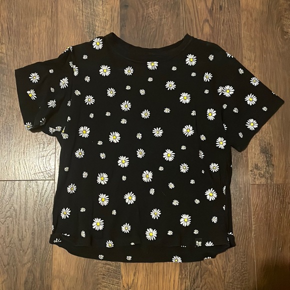 Black with daisy top - Picture 1 of 2